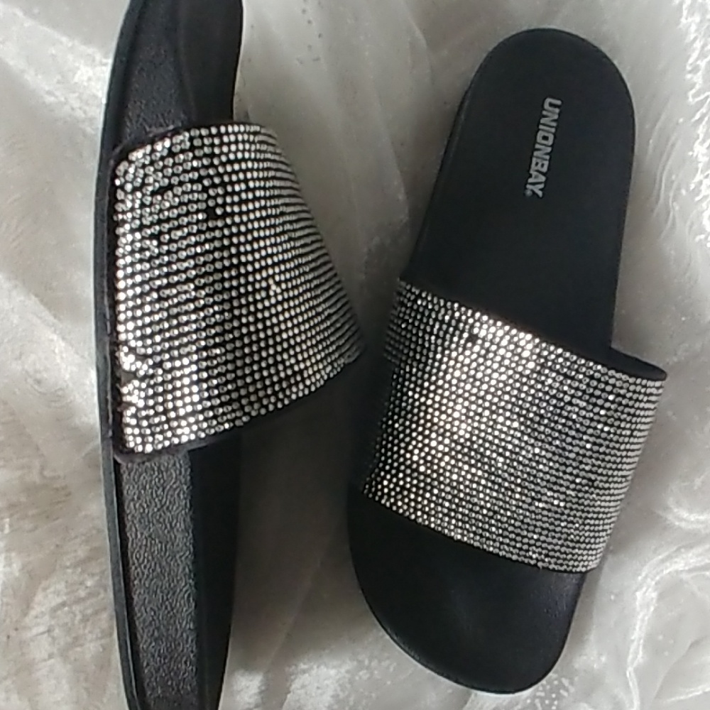 Slippers - Picture 4 of 4